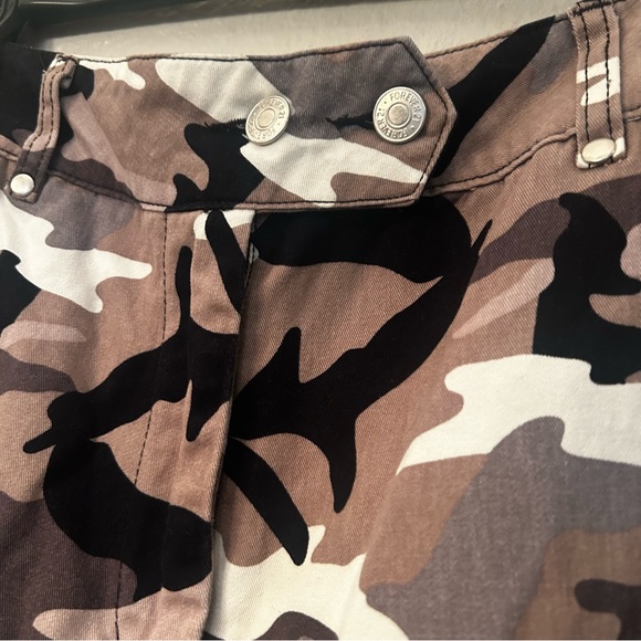 Forever 21 Brown Camo Cargo Joggers - Picture 3 of 5